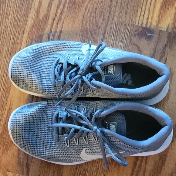 Nike Shoes - Nike flex run 2018